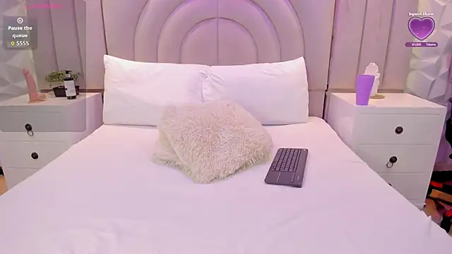 celestebellmont online show from October 23, 12:37 pm