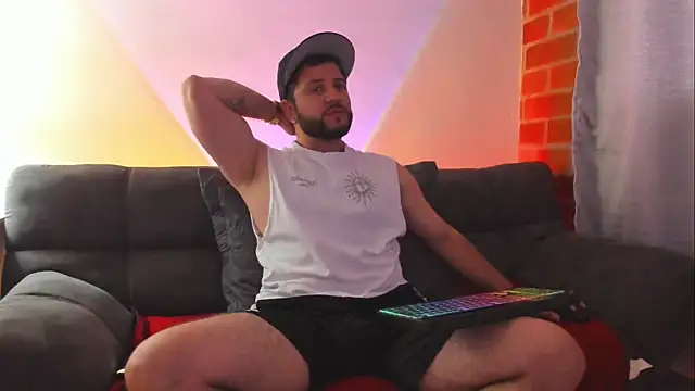 Snapshot of TomSloam chatting on October 10, 5:45 pm TomSloam online show from October 10, 5:45 pm