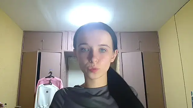 Snapshot of Emilia_Light chatting on October 4, 6:39 pm Emilia Light online show from October 4, 6:39 pm