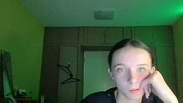 Snapshot of Emilia_Light chatting on October 11, 5:11 pm Emilia Light online show from October 11, 5:11 pm