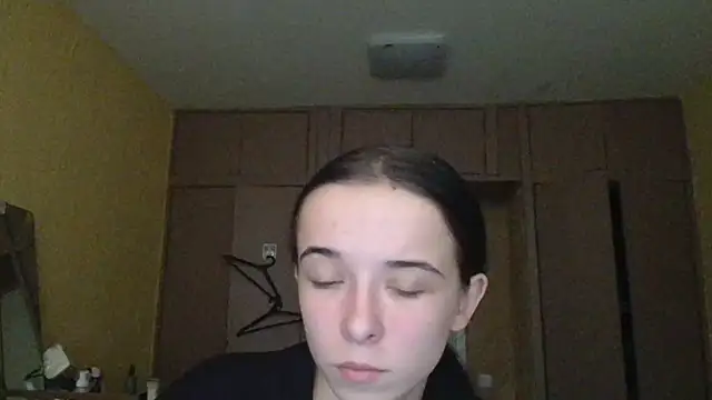 Snapshot of Emilia_Light chatting on October 15, 9:09 am Emilia Light online show from October 15, 9:09 am