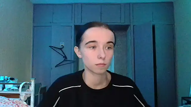 Snapshot of Emilia_Light chatting on October 17, 8:39 am Emilia Light online show from October 17, 8:39 am