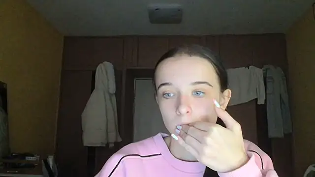 Snapshot of Emilia_Light chatting on October 27, 7:45 am Emilia Light online show from October 27, 7:45 am