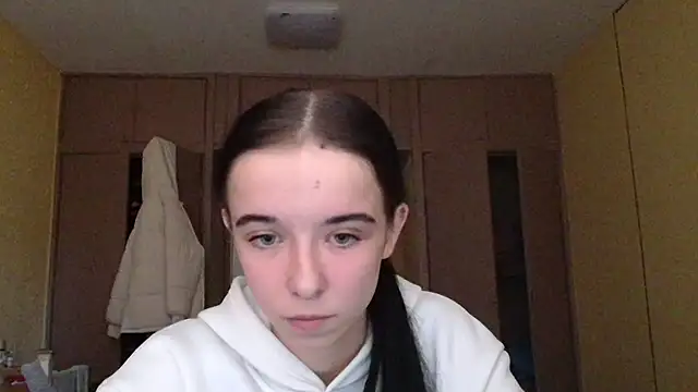 Snapshot of Emilia_Light chatting on October 31, 8:37 am Emilia Light online show from October 31, 8:37 am