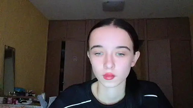 Snapshot of Emilia_Light chatting on November 18, 7:35 am Emilia Light online show from November 18, 7:35 am