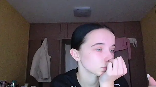 Snapshot of Emilia_Light chatting on November 25, 7:08 am Emilia Light online show from November 25, 7:08 am