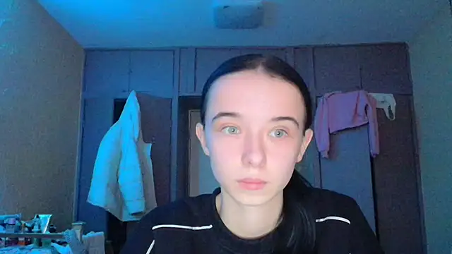 Snapshot of Emilia_Light chatting on November 26, 8:26 am Emilia Light online show from November 26, 8:26 am