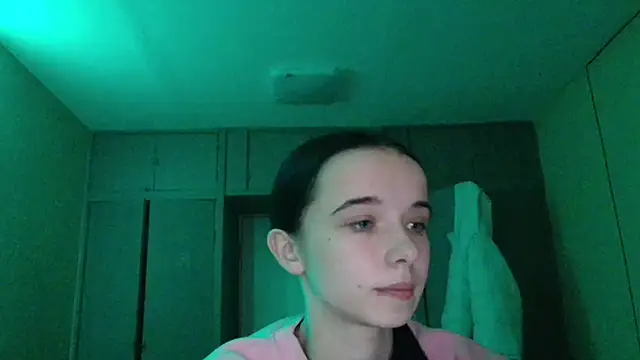 Snapshot of Emilia_Light chatting on December 4, 7:50 am Emilia Light online show from December 4, 7:50 am