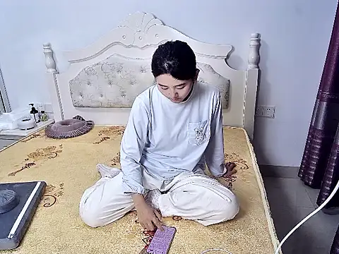 Snapshot of GrungyGooney chatting on April 7, 10:15 am GrungyGooney online show from April 7, 10:15 am