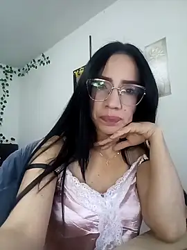 YaraDuartee online show from November 2, 8:44 pm