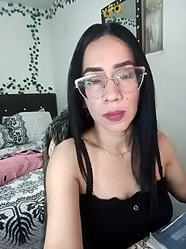 YaraDuartee online show from March 3, 12:50 am