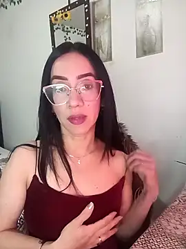 YaraDuartee online show from March 4, 9:54 pm