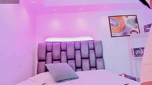 Violet Anders online show from November 15, 7:10 pm