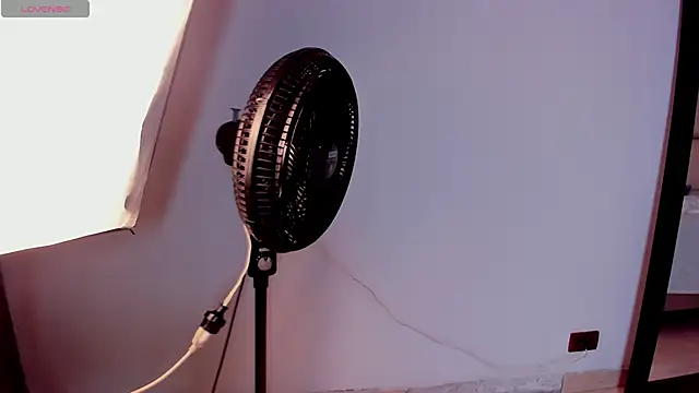 Caroline Millerr online show from January 14, 8:36 pm