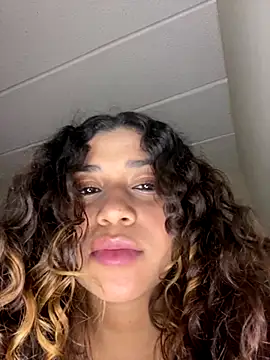 Sofi-Glow online show from October 2, 9:11 pm