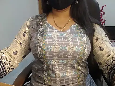 Queen Homaira online show from November 13, 3:38 am