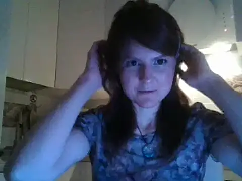 Snapshot of Arivonne chatting on February 28, 9:05 pm Arivonne online show from February 28, 9:05 pm