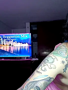 Snapshot of pinklajokr chatting on November 8, 12:22 am pinklajokr online show from November 8, 12:22 am