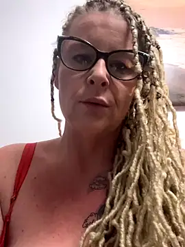 Horny hippy gurl online show from September 27, 6:46 pm