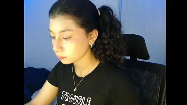 Ivonnybonn online show from November 8, 4:45 am