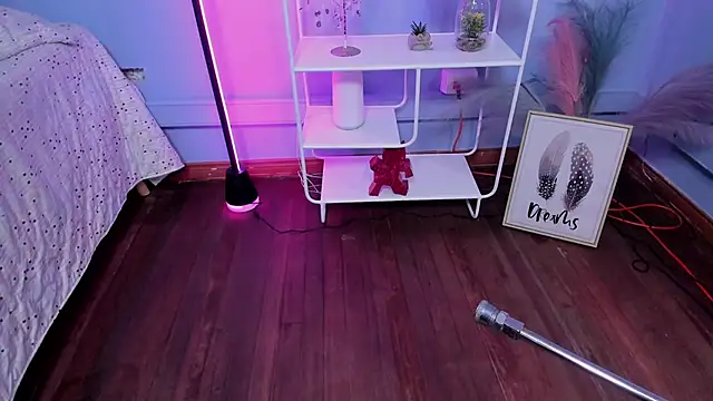 Snapshot of KathiaSaenz_ chatting on December 3, 4:31 am KathiaSaenz online show from December 3, 4:31 am