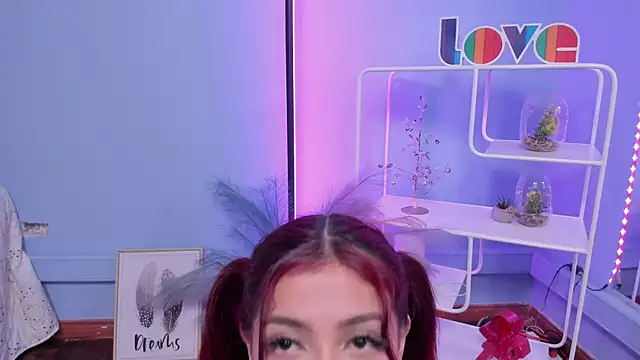 Snapshot of KathiaSaenz_ chatting on December 5, 4:21 am KathiaSaenz online show from December 5, 4:21 am