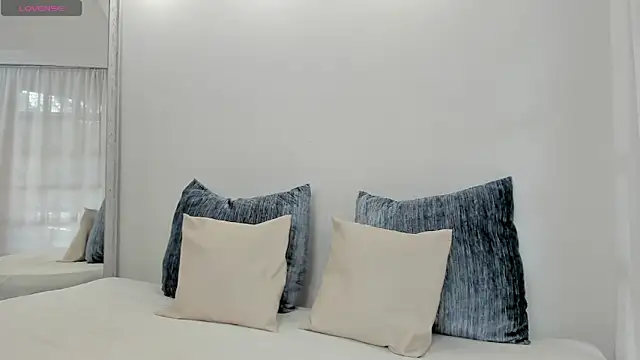 sofi laane online show from November 16, 12:33 pm