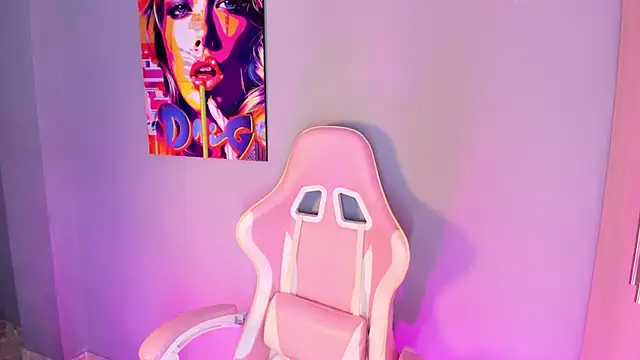 Snapshot of Athenea__fox chatting on December 5, 11:52 am Athenea fox online show from December 5, 11:52 am