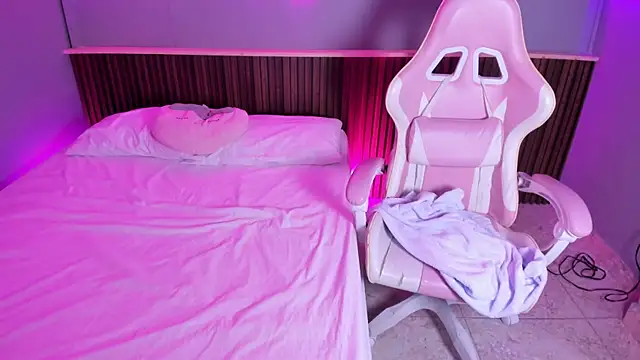 Athenea  fox online show from April 14, 12:11 pm