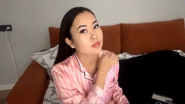 Ur neighbor Kira online show from November 6, 1:12 pm