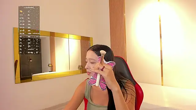 Snapshot of EmmiHops chatting on November 24, 12:38 pm EmmiHops online show from November 24, 12:38 pm