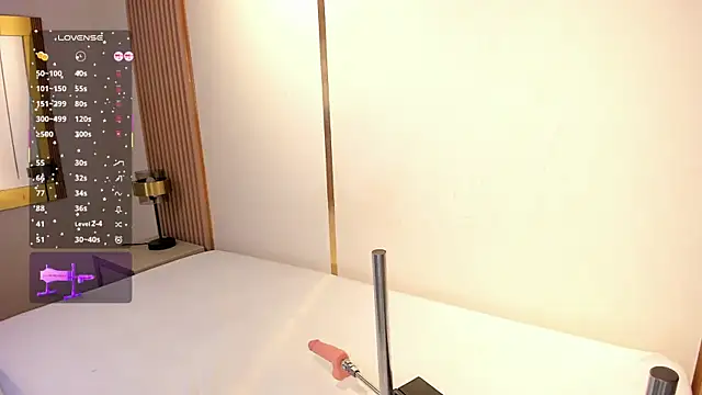 Snapshot of EmmiHops chatting on November 25, 1:11 pm EmmiHops online show from November 25, 1:11 pm