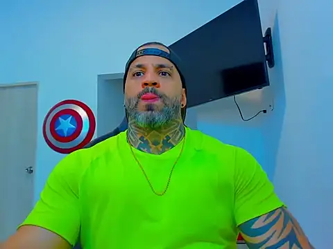 Snapshot of JoshRigby chatting on October 9, 10:19 pm JoshRigby online show from October 9, 10:19 pm