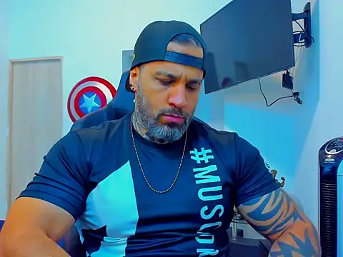 Snapshot of JoshRigby chatting on October 17, 7:38 pm JoshRigby online show from October 17, 7:38 pm