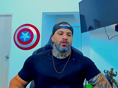 Snapshot of JoshRigby chatting on October 18, 8:42 pm JoshRigby online show from October 18, 8:42 pm