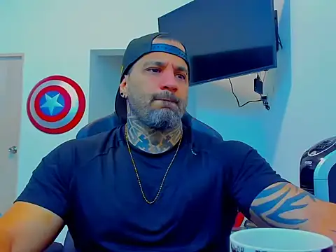 Snapshot of JoshRigby chatting on October 24, 8:16 pm JoshRigby online show from October 24, 8:16 pm