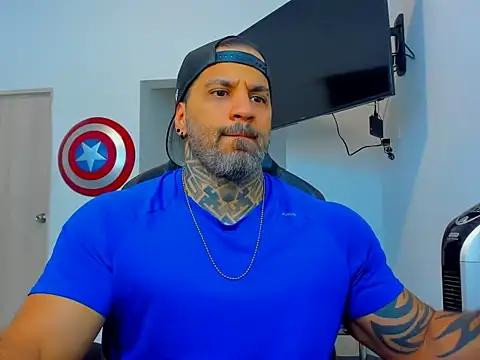 Snapshot of JoshRigby chatting on October 25, 8:14 pm JoshRigby online show from October 25, 8:14 pm