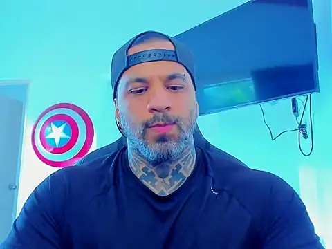 Snapshot of JoshRigby chatting on October 27, 8:35 pm JoshRigby online show from October 27, 8:35 pm