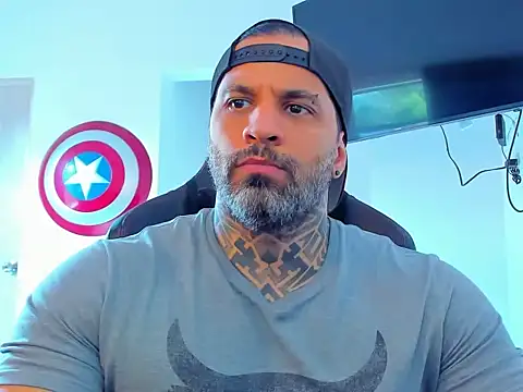 Snapshot of JoshRigby chatting on October 30, 7:36 pm JoshRigby online show from October 30, 7:36 pm