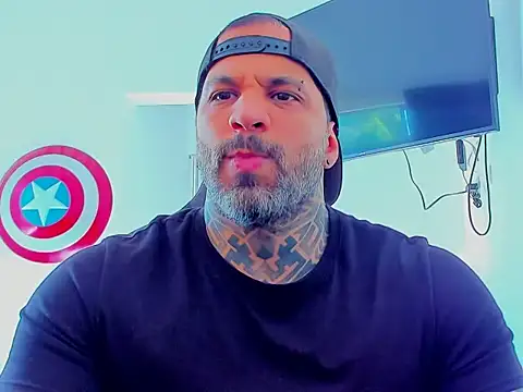 Snapshot of JoshRigby chatting on October 31, 7:48 pm JoshRigby online show from October 31, 7:48 pm