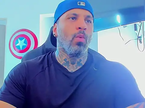 Snapshot of JoshRigby chatting on November 1, 9:39 pm JoshRigby online show from November 1, 9:39 pm