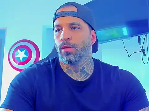 Snapshot of JoshRigby chatting on November 3, 7:37 pm JoshRigby online show from November 3, 7:37 pm