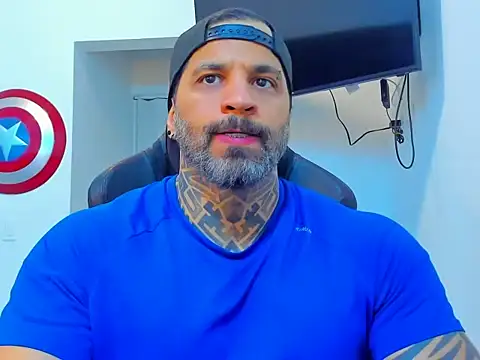 Snapshot of JoshRigby chatting on November 6, 9:59 pm JoshRigby online show from November 6, 9:59 pm