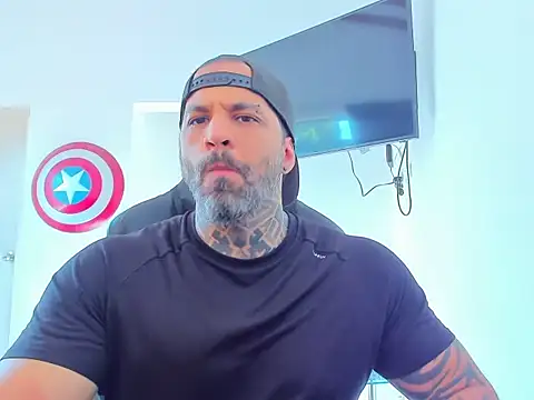 Snapshot of JoshRigby chatting on November 7, 8:20 pm JoshRigby online show from November 7, 8:20 pm