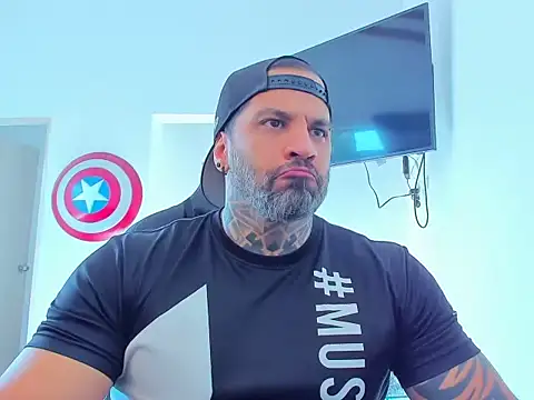 Snapshot of JoshRigby chatting on November 8, 8:07 pm JoshRigby online show from November 8, 8:07 pm