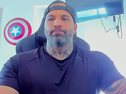 Snapshot of JoshRigby chatting on November 10, 9:14 pm JoshRigby online show from November 10, 9:14 pm