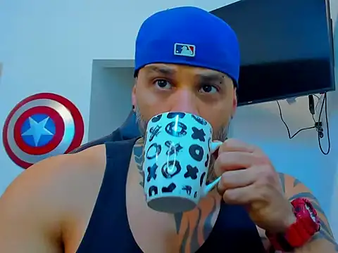 Snapshot of JoshRigby chatting on November 18, 8:02 pm JoshRigby online show from November 18, 8:02 pm