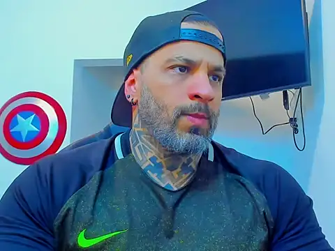 Snapshot of JoshRigby chatting on November 19, 7:36 pm JoshRigby online show from November 19, 7:36 pm