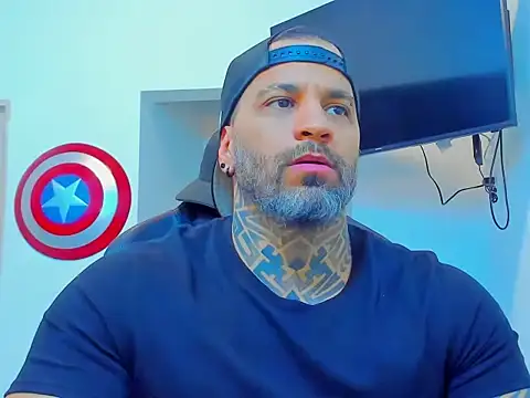 Snapshot of JoshRigby chatting on November 20, 8:19 pm JoshRigby online show from November 20, 8:19 pm