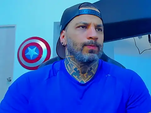 Snapshot of JoshRigby chatting on November 21, 8:29 pm JoshRigby online show from November 21, 8:29 pm